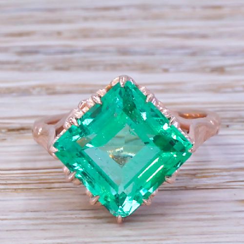 fig 1. Victorian 5.68 Carat Insignificant Oil Colombian Emerald Solitaire Ring, circa 1900