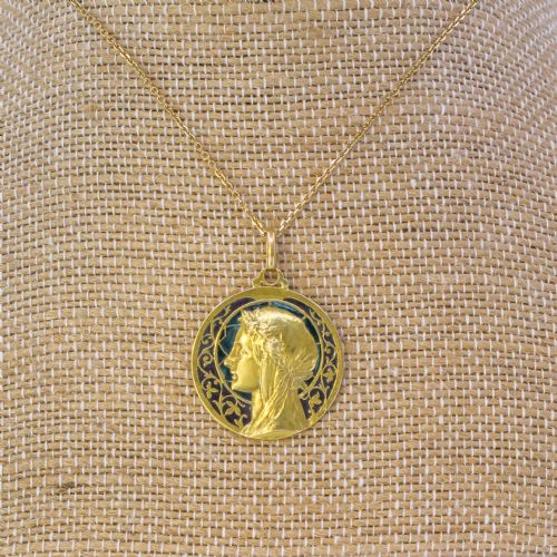 Art Nouveau Plique-à-jour Medal Pendant, Circa 1920