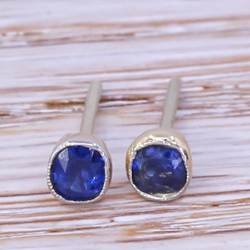 Art Deco 0.40 Carat Natural Ceylon Sapphire Stud Earrings, Circa 1920