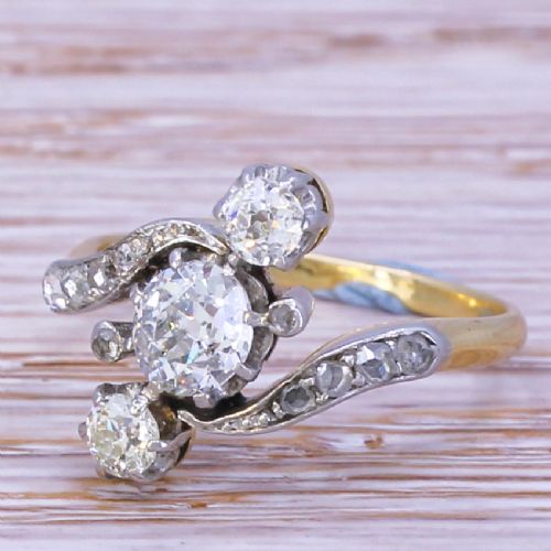 Art Nouveau 1.07 Carat Old Cut Diamond Trilogy Ring, Circa 1910