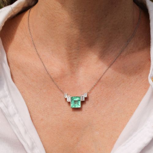 fig 3. Art Deco 5.70 Carat Minor Oil Emerald & Diamond Pendant, circa 1930