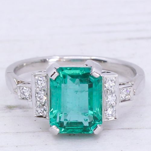 fig 2. Vintage 2.40 Carat Insignificant Oil Emerald Ring