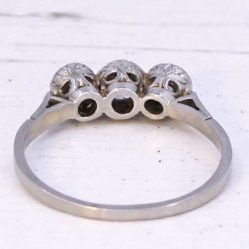 Antique 0.78 Carat Old Cut Diamond Trilogy Ring, circa 1910 View V