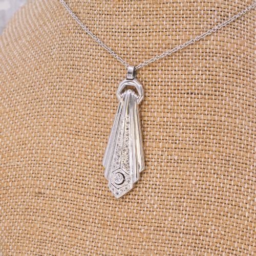 ART DECO DIAMOND PENDANT CIRCA 1940