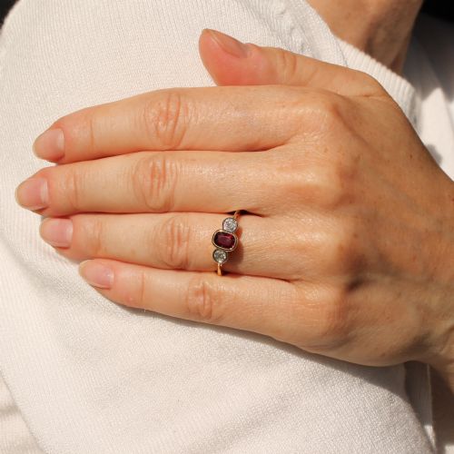 VINTAGE 068 CARAT RUBY OLD CUT DIAMOND THREE STONE RING CIRCA 1960 - ADDITIONAL PHOTO 1