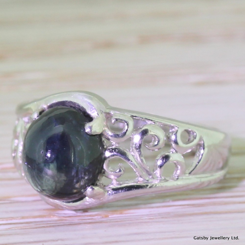 Edwardian 2.50 Carat Cabochon Sapphire Platinum Ring, circa 1910
