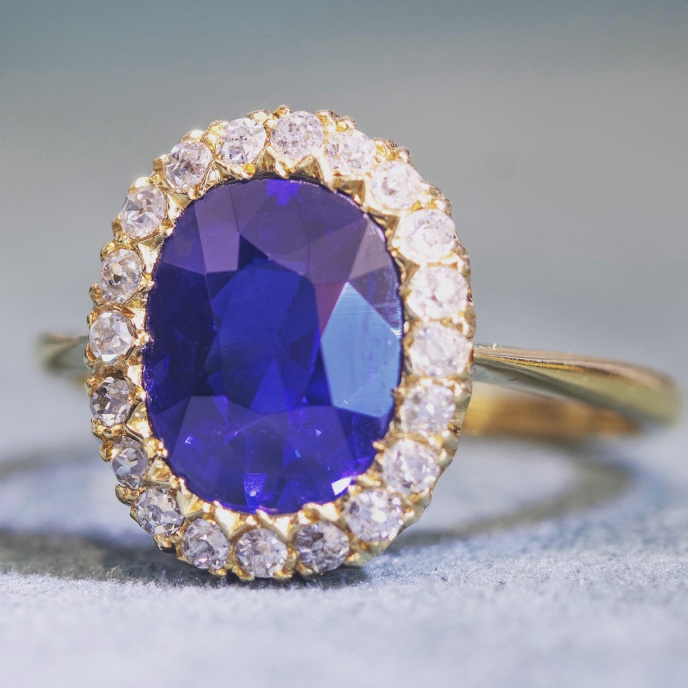 Art Deco 3.70 Carat Natural Unheated Sapphire & Diamond Cluster Ring, circa 1945
 View VII