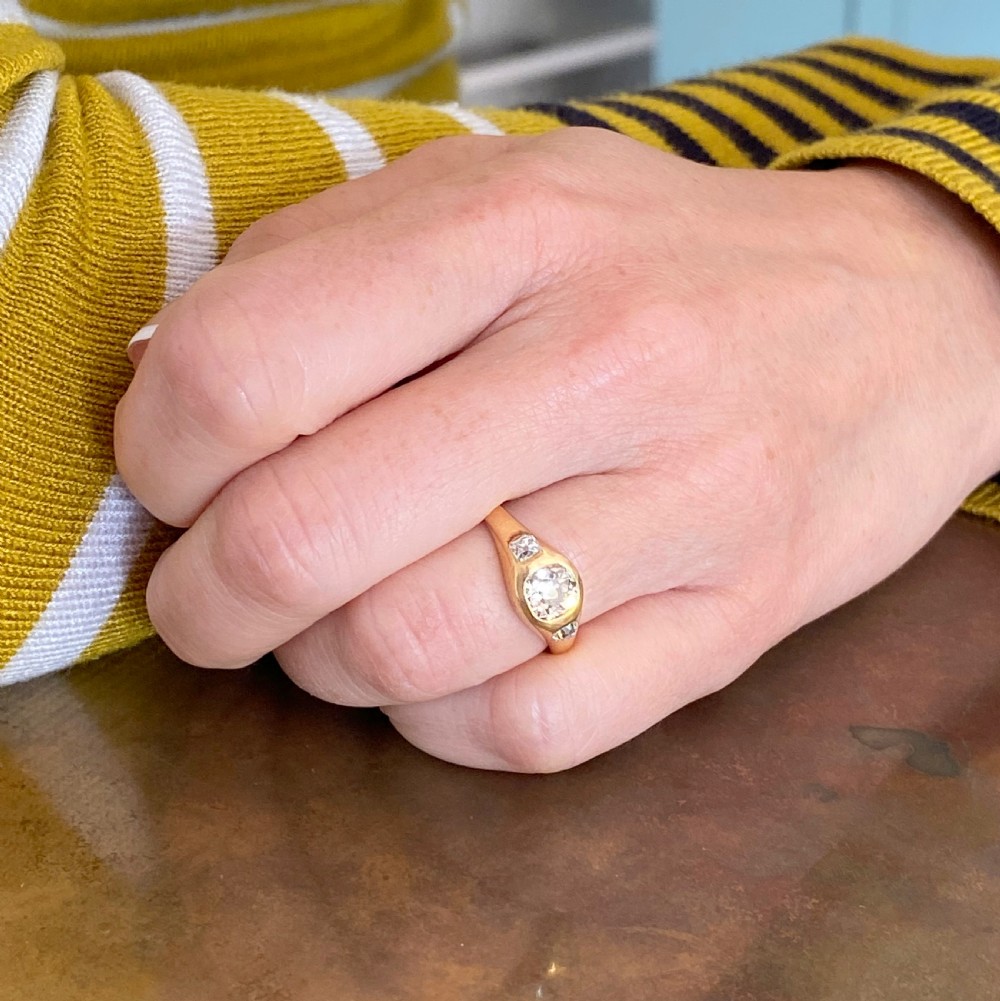 Victorian 1.11 Carat Old Cut Diamond Trilogy Ring, circa 1900 View VII