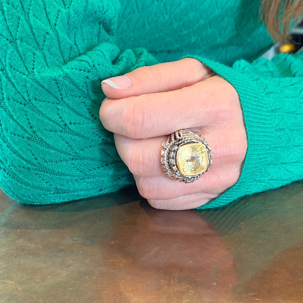 Mid Century 13.50 Carat Ceylon Yellow Sapphire Cocktail Ring, circa 1960 View VIII