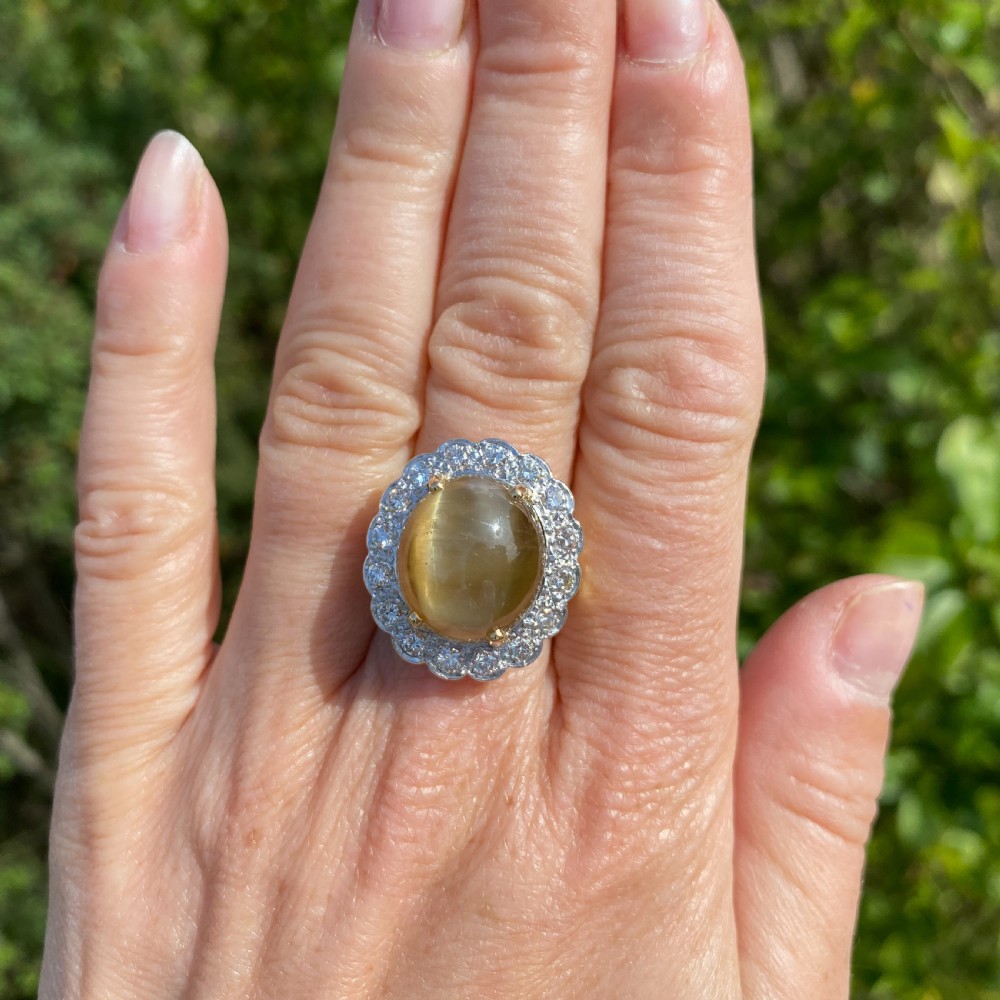 Mid Century 17.31 Carat Cat's Eye Chrysoberyl & Diamond Cluster Ring, circa 1965 View VI