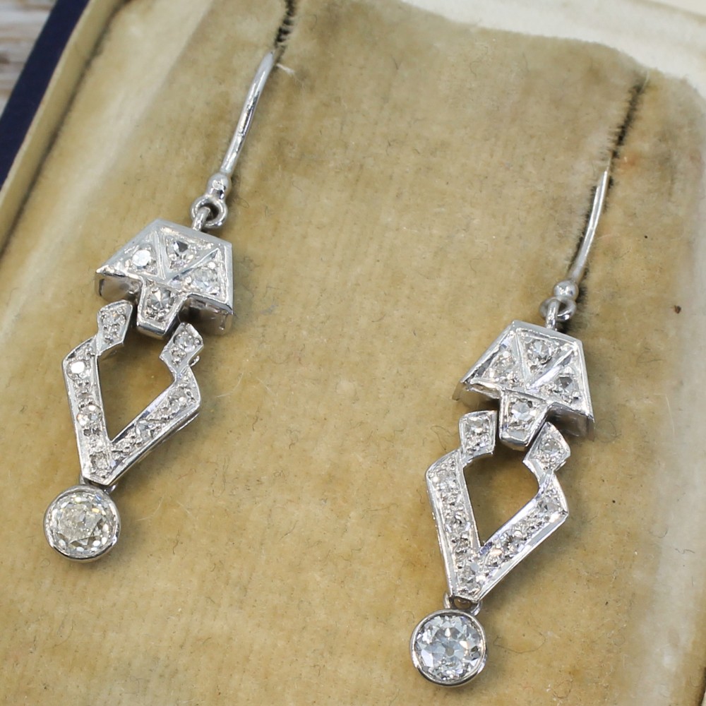 Art Deco 0.95 Carat Old Cut Diamond Drop Earrings, circa 1920