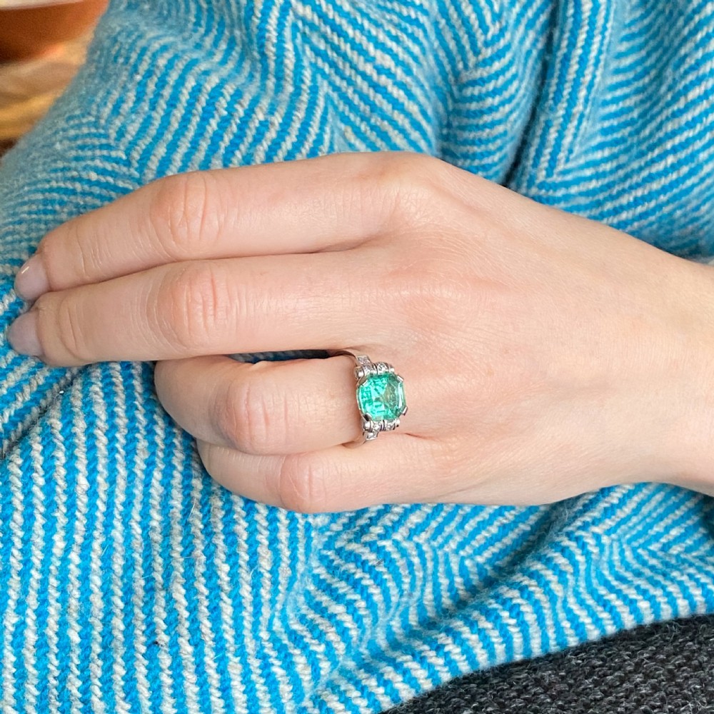 Art Deco 2.38 Carat Colombian Emerald Solitaire Ring, circa 1920 View VIII