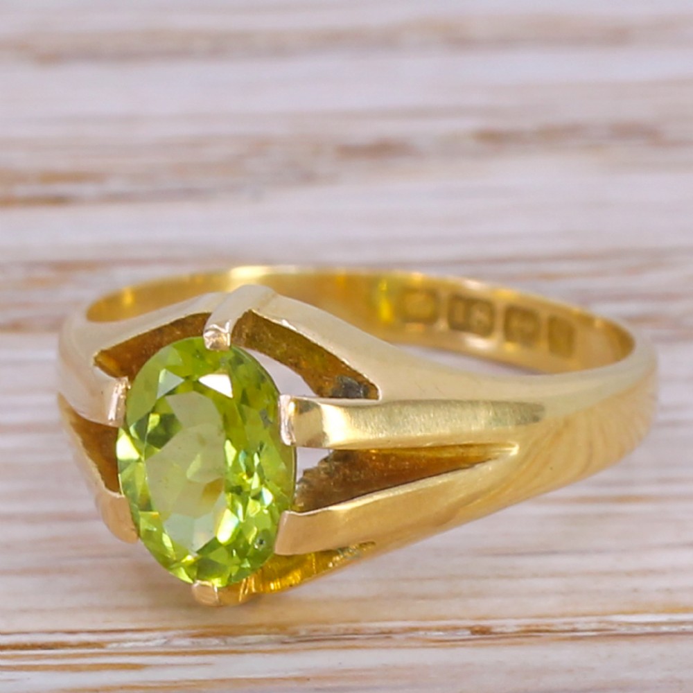 Art Deco 1.20 Carat Peridot Solitaire Ring, dated 1915