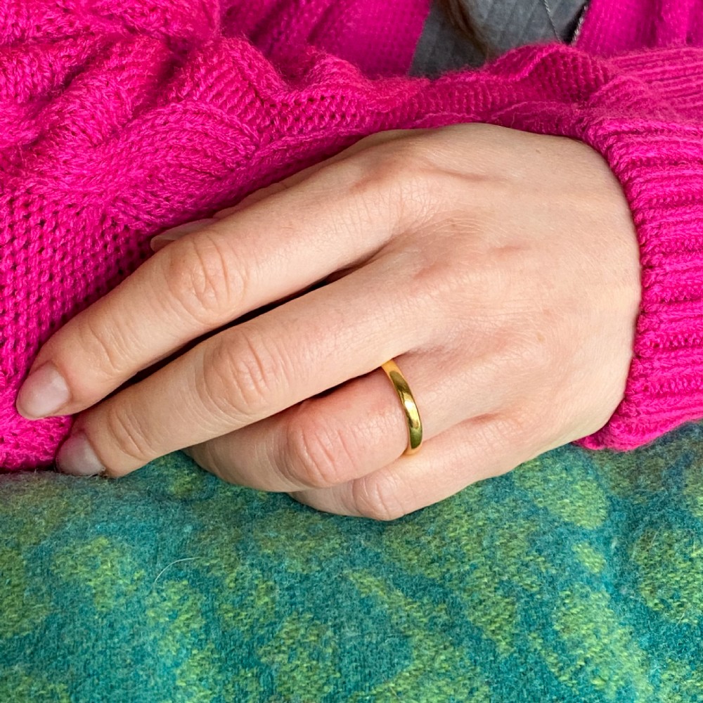 Mid Century 22k Yellow Gold Wedding Band Ring, dated 1950 View IV