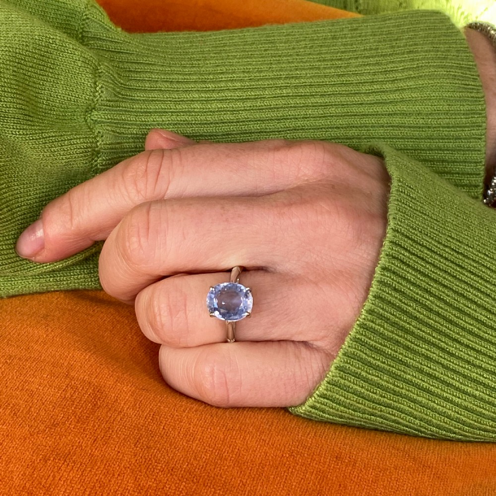 Mid Century 4.46 Carat Ceylon Sapphire Solitaire Ring, circa 1960 View VIII