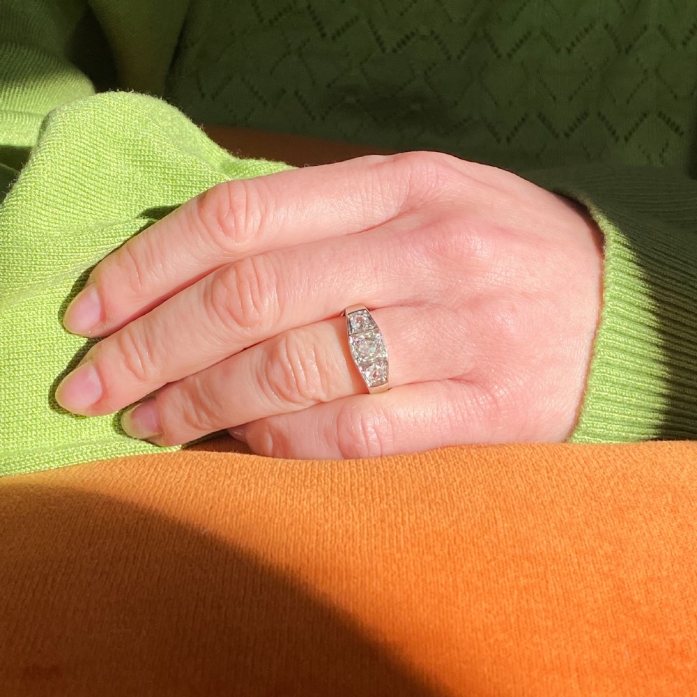 Art Deco 0.95 Carat Old Cut Diamond Trilogy Ring, circa 1925 View VIII