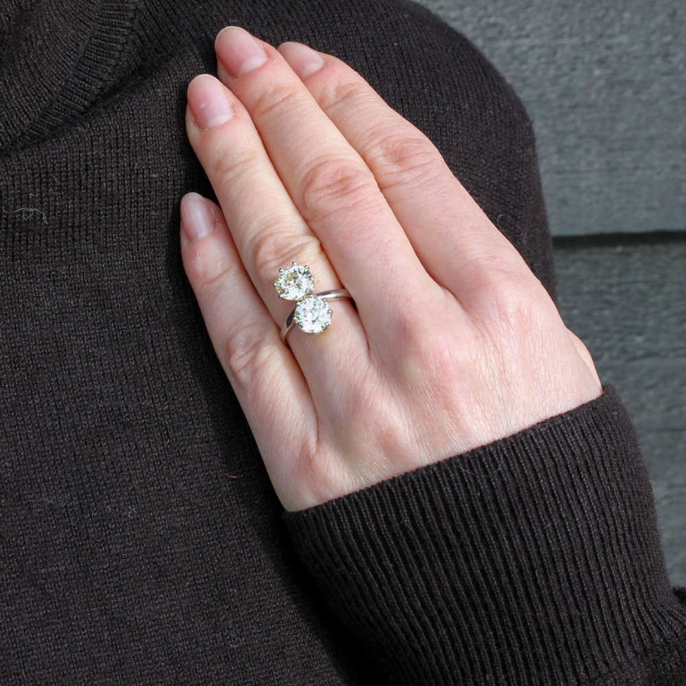 Art Deco 3.16 Carat Old Cut Diamond Toi et Moi Ring, circa 1920 View X