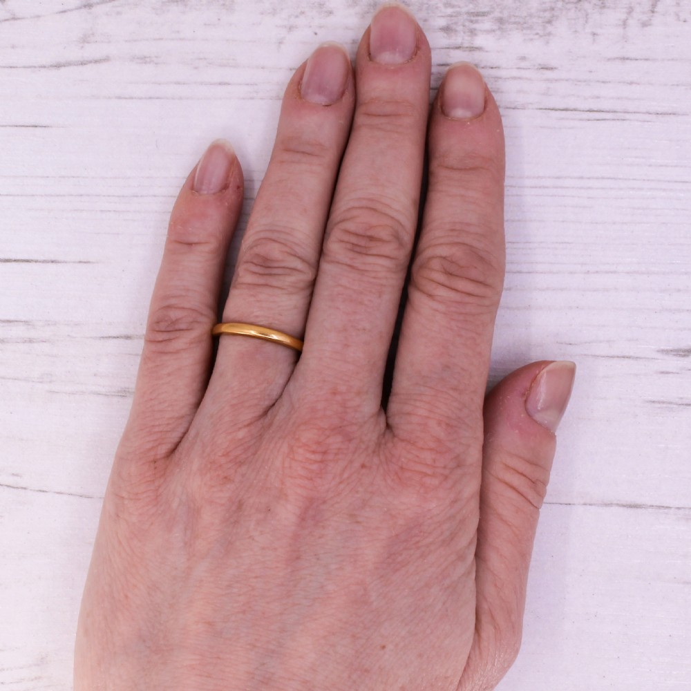 Vintage 22k Yellow Gold Wedding Band Ring, dated 1933 View V