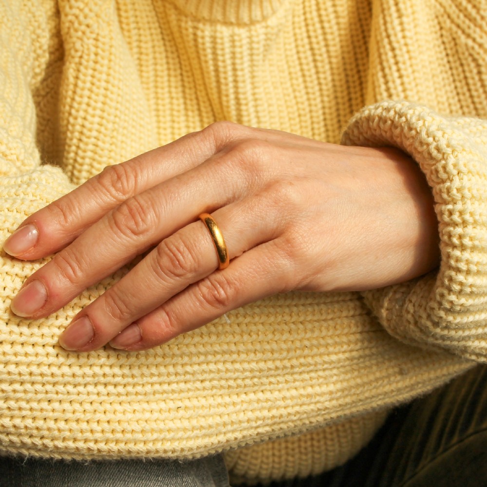 Vintage 22k Yellow Gold Wedding Band Ring, dated 1955 View VI