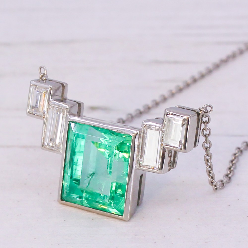 Art Deco 5.70 Carat Minor Oil Emerald & Diamond Pendant, circa 1930