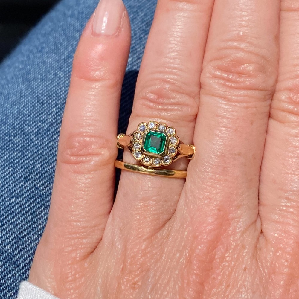 Art Deco 0.46 Carat No Oil Colombian Emerald & Diamond Cluster Ring, circa 1935 View IX