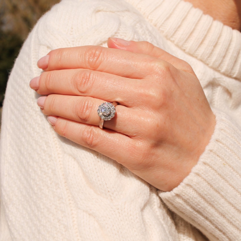 Mid Century 0.90 Carat Old Cut Diamond Cluster Ring, French, circa 1955 View II