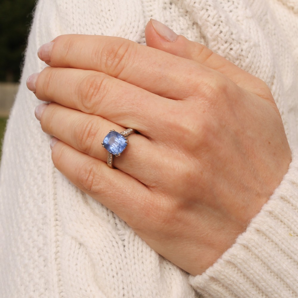 Edwardian 4.09 Carat Ceylon Sapphire Solitaire Ring, circa 1910 View VII