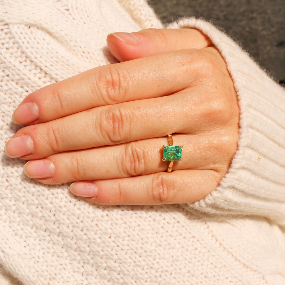 Vintage 1.66 Carat Colombian Emerald Solitaire Ring, circa 1930 View VIII