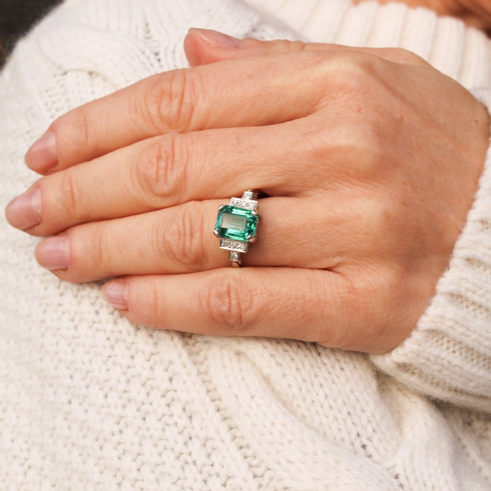 Vintage 2.40 Carat Insignificant Oil Emerald Ring View II