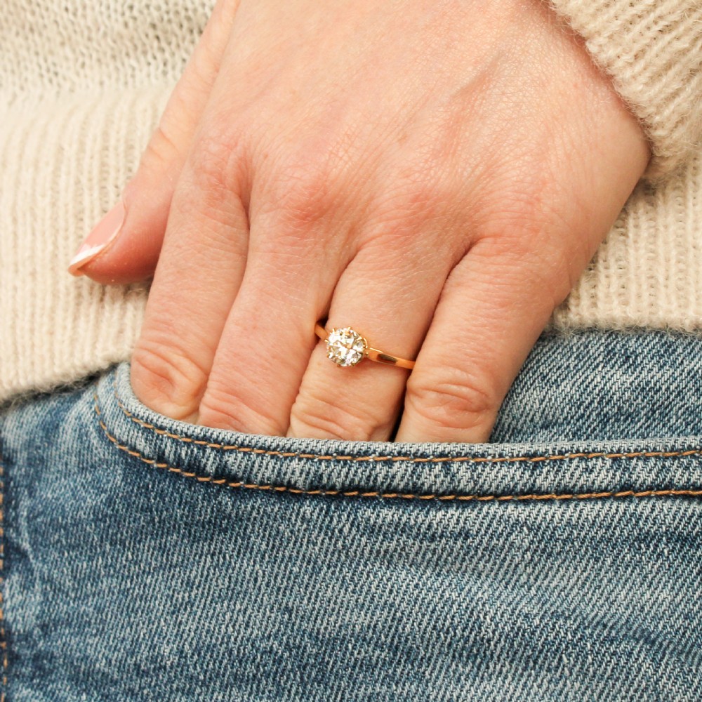 Antique 0.90 Carat Old Cut Diamond Engagement Ring, circa 1920 View II