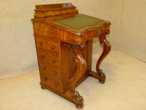 Walnut Davenport