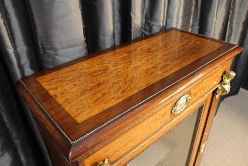 GLASS CABINET - ADDITIONAL PHOTO 2