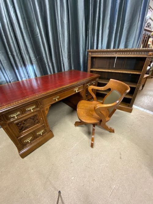fig 1. Oak Desk