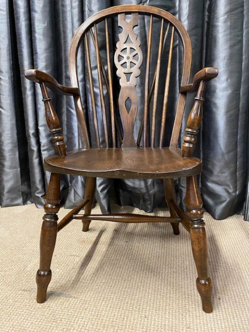 WINDSOR CHAIR