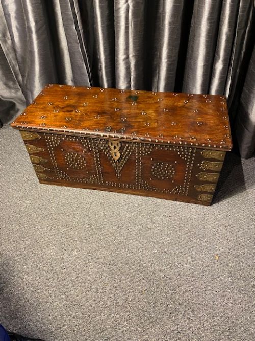 Zanzibar Chest
