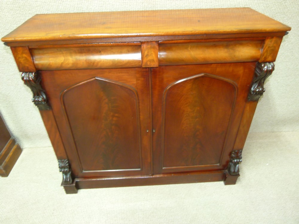 CHIFFIONER CUPBOARD