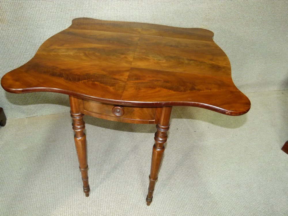 MAHOGANY PEMBROKE TABLE
