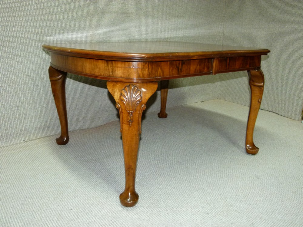 WALNUT DINING TABLE