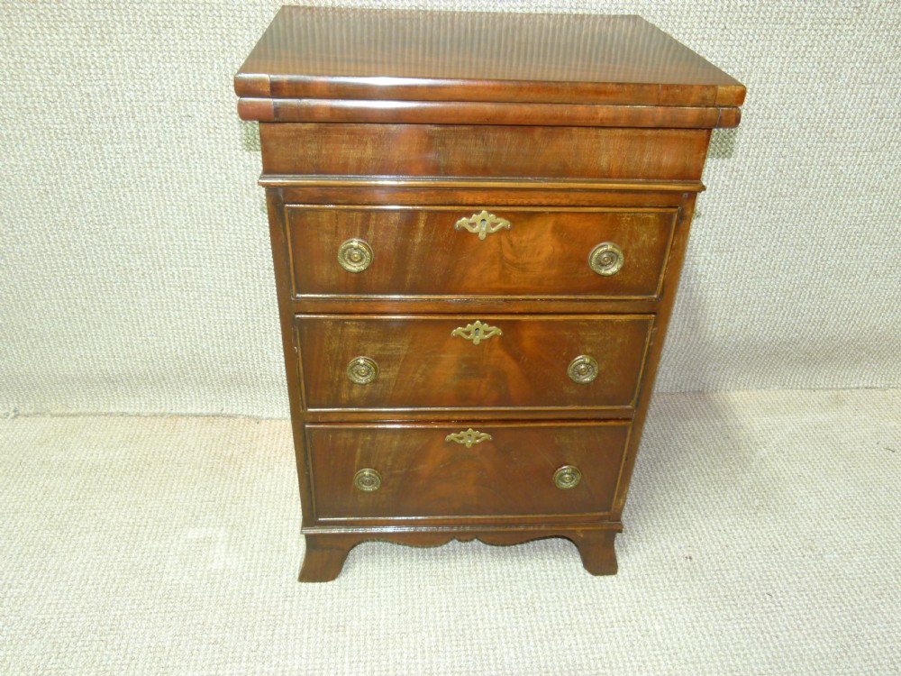Mahogany Games Chest