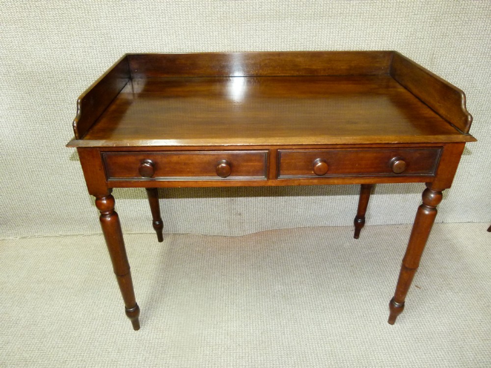 Mahogany Ocassional Table