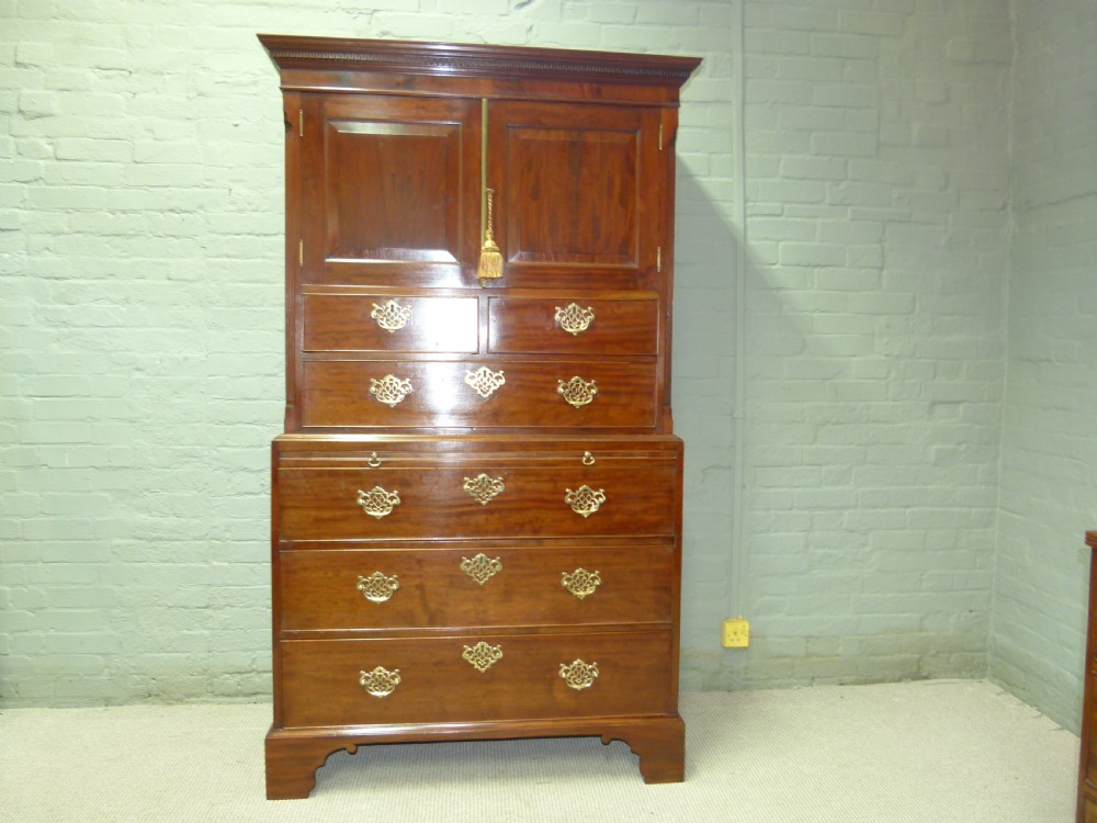 Mahogany Chest On Chest