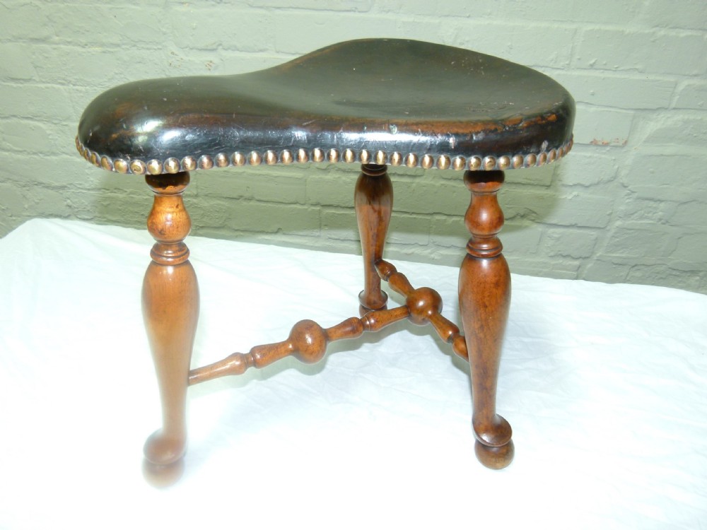 Saddle Stool View V