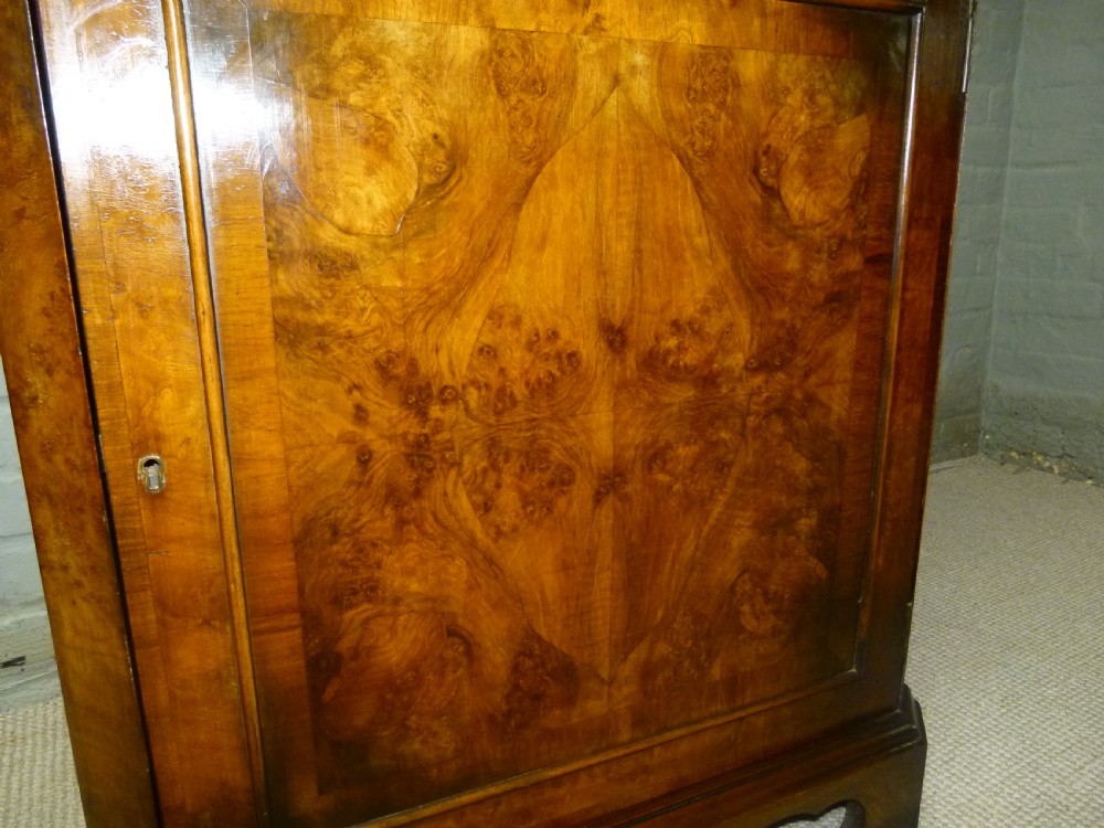 Corner Cabinet View V