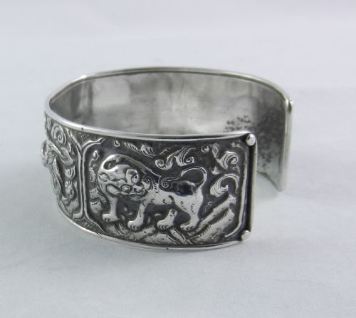 Antique Silver Chinese Bangle.