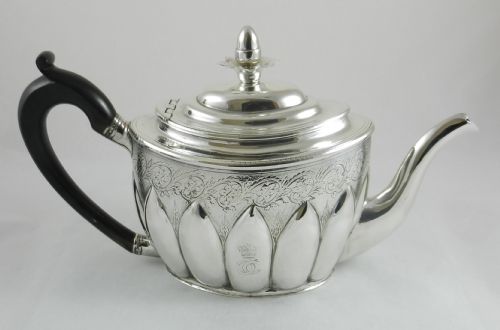 Large Antique Silver Tea Pot.
