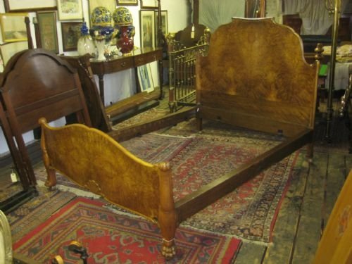 Whytock & Reid Top Quality Walnut Bed