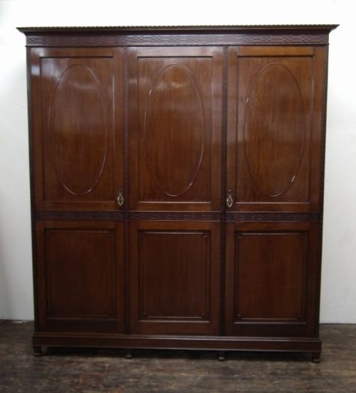 Georgian Style Mahogany 3 Door Wardrobe