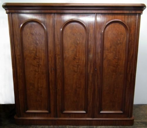 Victorian 3 Door Wardrobe
