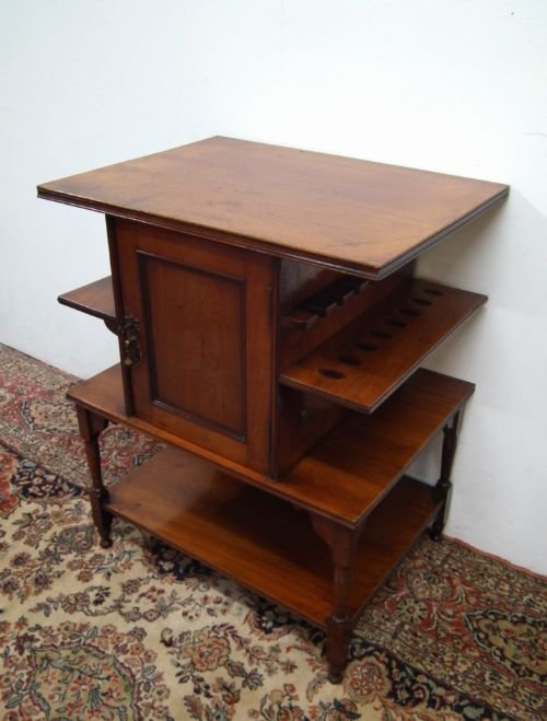 Arts & Crafts Walnut Whatnot/cabinet