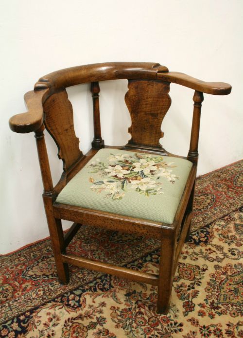 George III Walnut Corner Chair